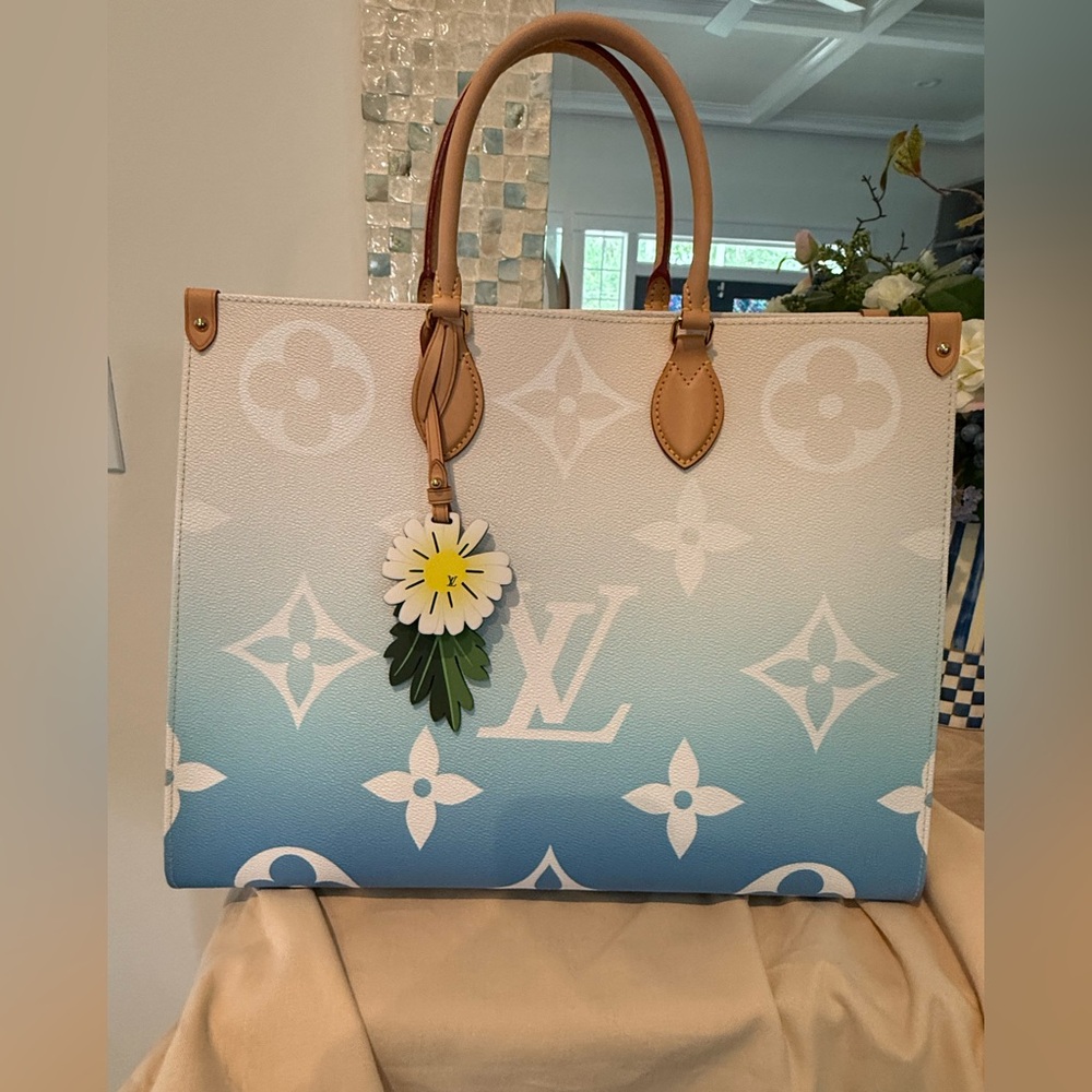 LOUIS VUITTON Monogram Giant By The Pool OntheGo GM Blue bag